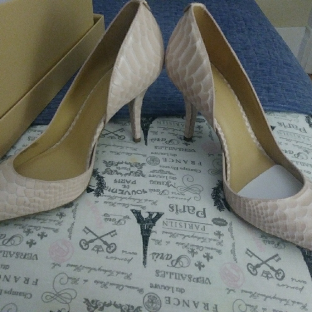 NWOT MK soft pink heels